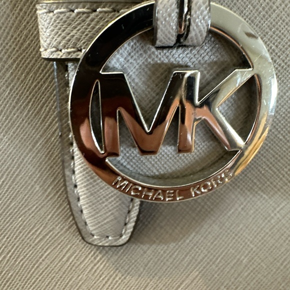 Michael korks , basically new I never used honestly , is in perfect condition - Picture 7 of 9